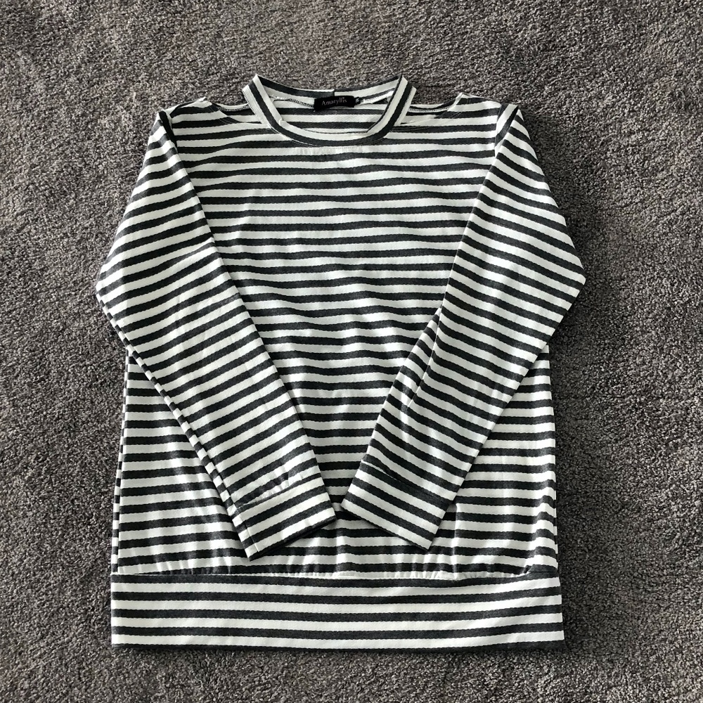 Amaryllis Cold ShoulderLong Sleeve Shirt